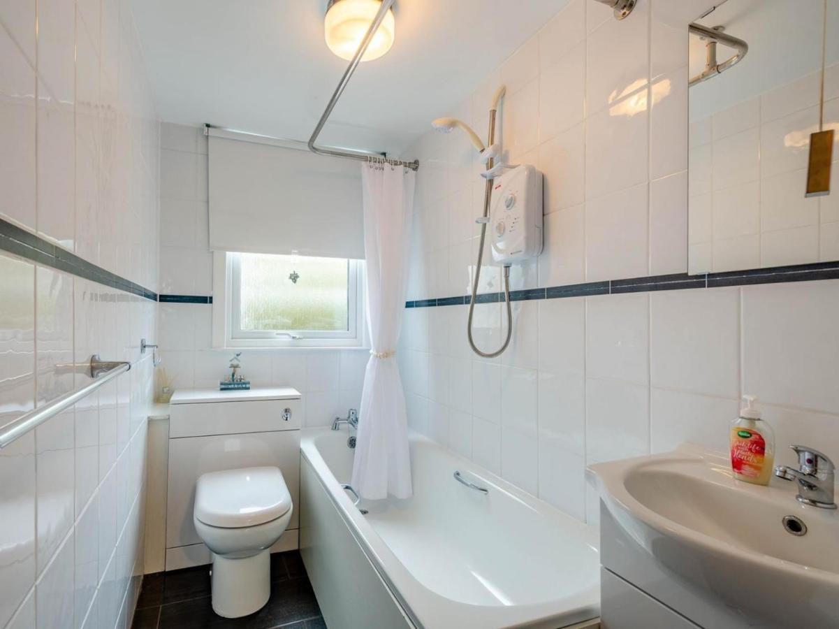 Cosy 3 Bedroom Home In Centre Of بروديك المظهر الخارجي الصورة